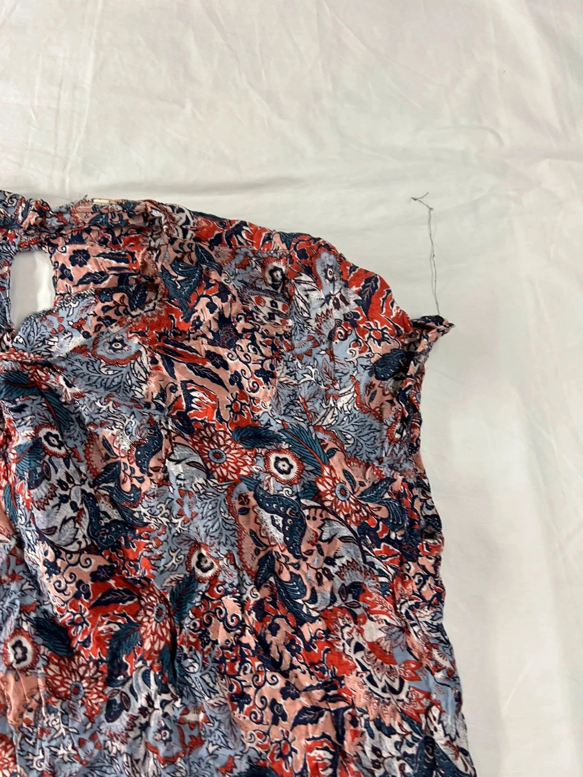 Blusa de manga corta con motivos multicolores, talla M – photo 5